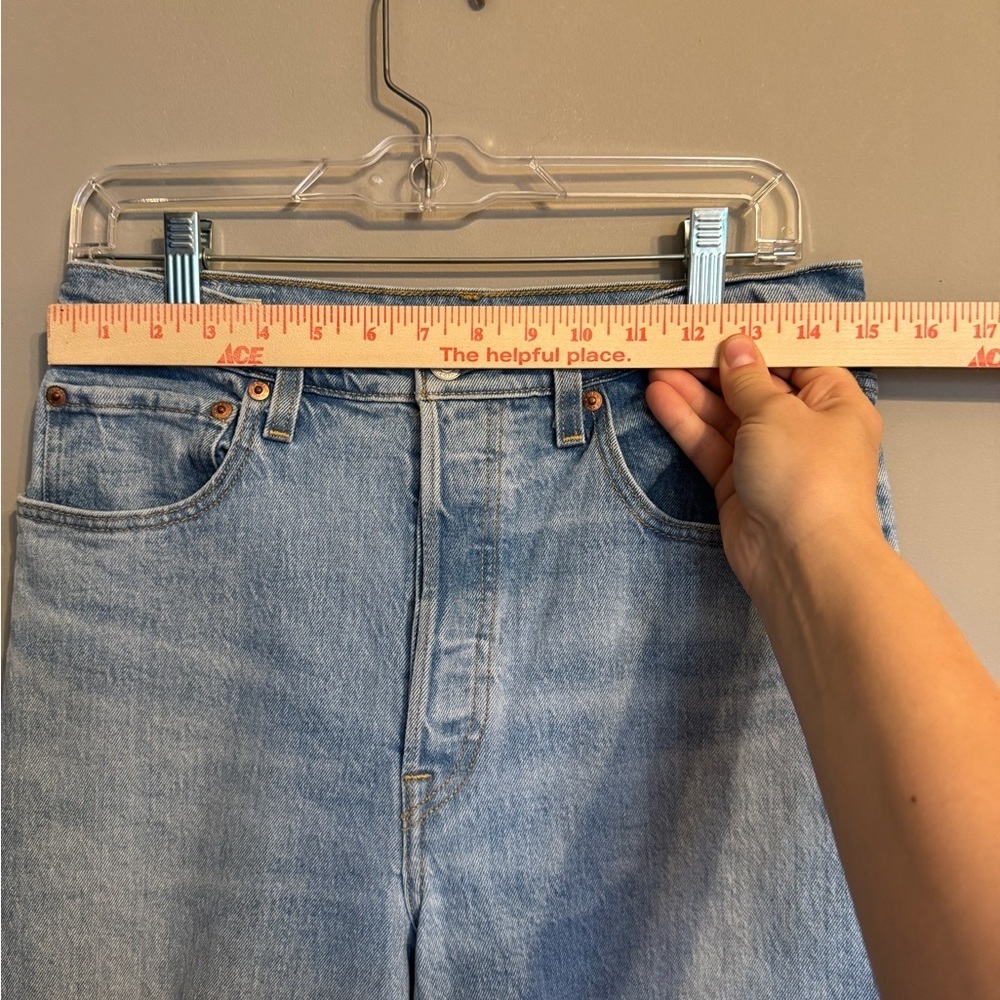 Levi’s Women’s Ribcage Straight Jeans with Button Fly - Picture 7 of 8